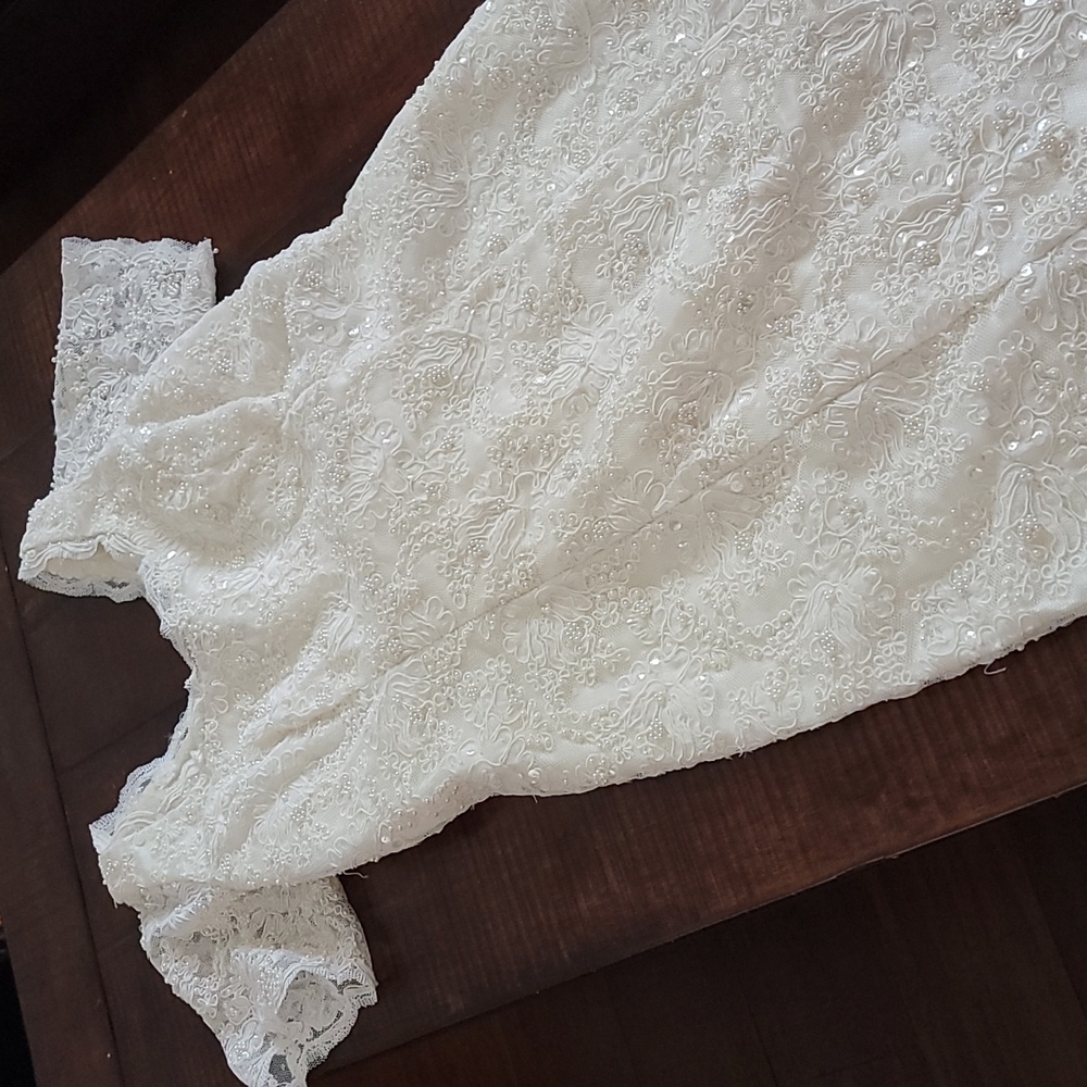 Hand Beaded Wedding Dress. Small. W/ Veil & Train.